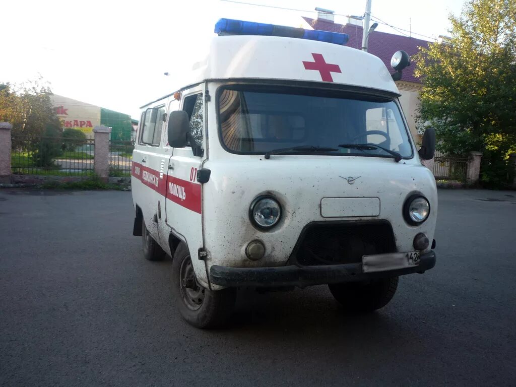 Соболь црб машина. Скорая белово телефон. Скорая белово телефон. Автомобиль скорой помощи. Скорая белово.