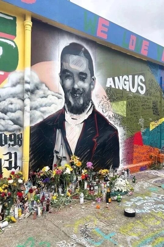 Феско из сериала эйфория. Похороны ангуса клауда. Мак миллер эйфория. Роберт нокс похороны. Прощание с королевой елизаветой 2.