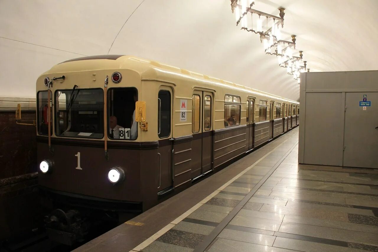 Название старого метро. Вагон а метровагон. Москва вагон метро. Московский метрополитен вагоны метро. Еж3 Баку.