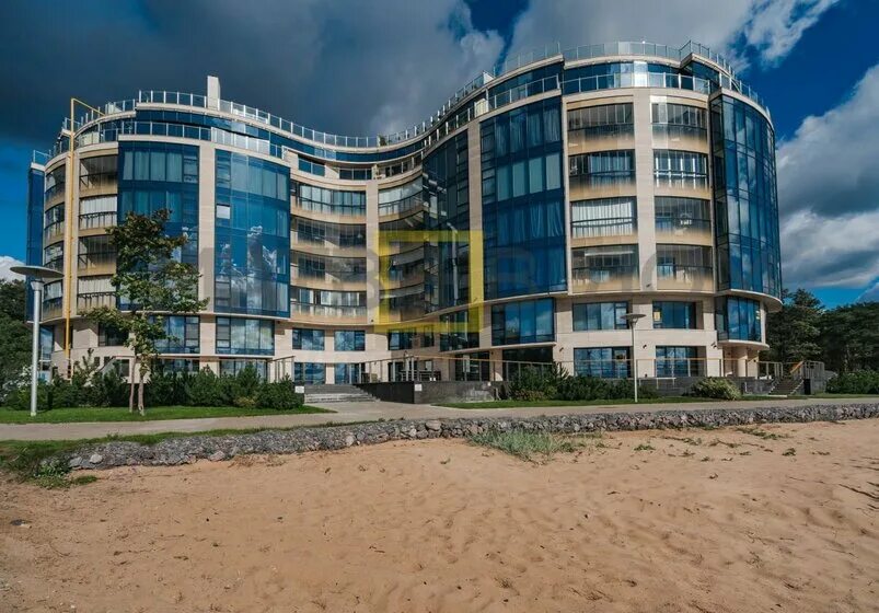 "Апарт-отель Crystal". Посёлок Репино. Трёхкомнатная квартира с видом на залив. 