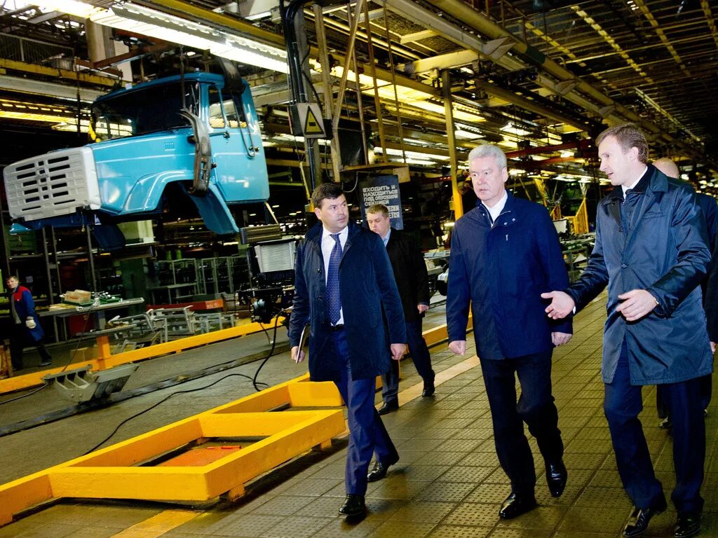 Завод зил 2020. Завод имени лихачёва: амо зил. Завод имени лихачёва зил. Завод зил работает. Территория завода зил сейчас.