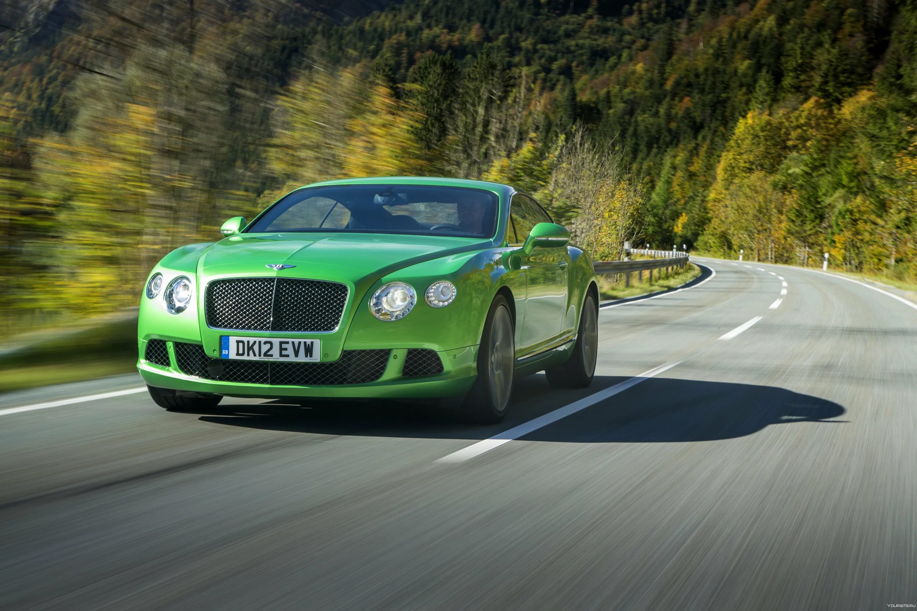 Зеленая машина фото. Bentley Continental gt Speed 2012. Bentley Continental gt Speed 2015. Bentley Continental gt 2011 зеленая. Bentley Continental gt Speed.