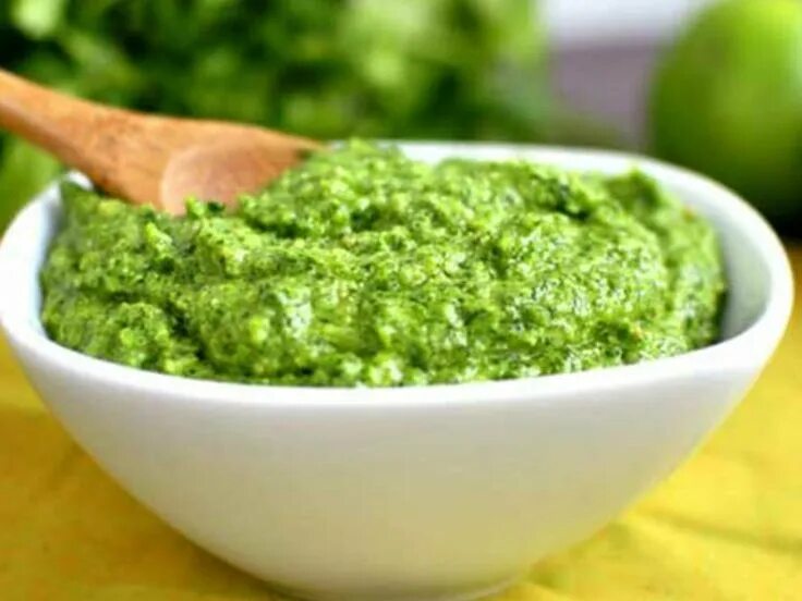 Соус песто с петрушкой. Соус salsa verde. Салат из петрушки на зиму. Рис с песто из петрушки. Песто из петрушки.