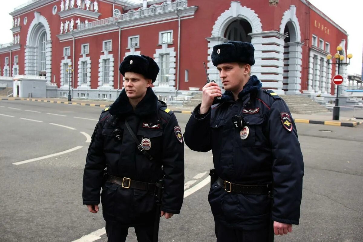 Время служить в полиции. Российский полицейский. Служба в полиции. Полиция Курск. Милиция и полиция.