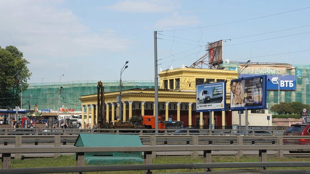 Метро Динамо Ленинградский проспект. Станция Динамо Москва. Метро Динамо Москва район. Фасад метро Динамо. Магазин метро динамо