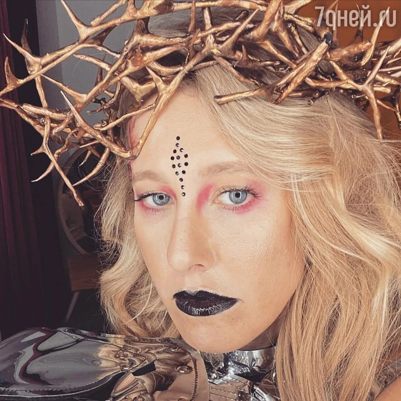 Ксения собчак уродина. Собчак страшная в очках. Ксения собчак приколы. Ксения собчак 2022. Собчак тварь.