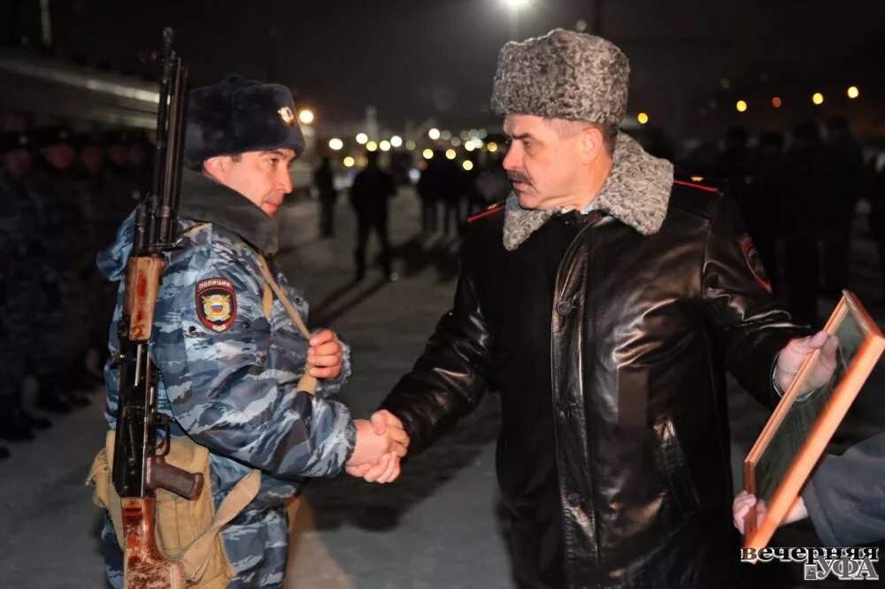 Подвиг александра матросова в живописи. Клубились яростно метели. Горячий снег кровавый снег. Поэзия моя ты из окопа. Клубились яростно метели по сталинградской.