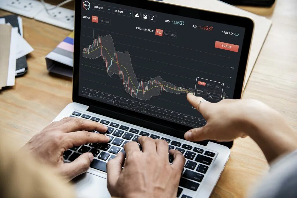 Опционный трейдер. Трейдер бинарных опционов. заработок на бирже. интернет биржа. интернет биржа форекс.