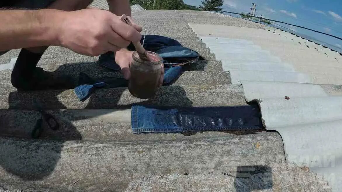 Заделать трещину в шифере. Заделать дырки в шифере. Чем заклеить шифер треснутый на крыше. Чем заклеить шифер треснутый на крыше. Чем заклеить шифер треснутый на крыше.