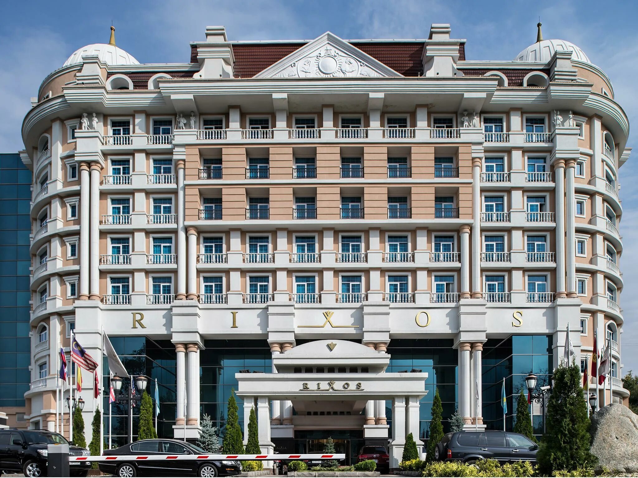 Almaty hotel. Гостиница Риксос Алматы. Гостиница Rixos в Алматы. Rixos Almaty Алматы. Rixos Almaty Hotel 5.