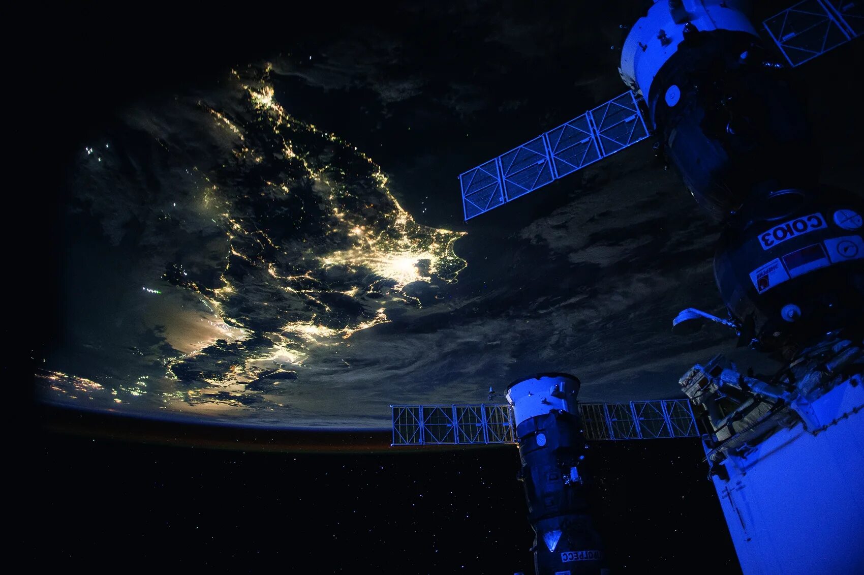 55 космических лет. Вид на землю с космической станции. Космос реальный. Съемки земли из космоса. Снимки земли с МКС.