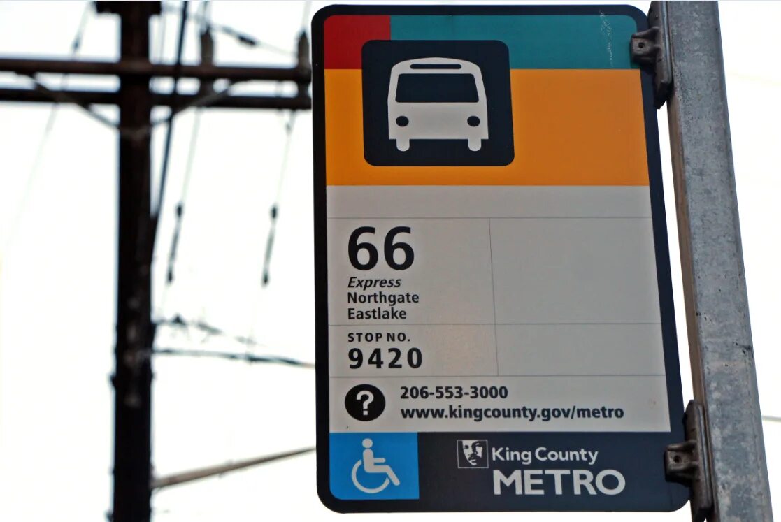 Остановки 85 автобуса спб. Метро автобус. Metro sign. Bus stop. Автобусная остановка мокап.