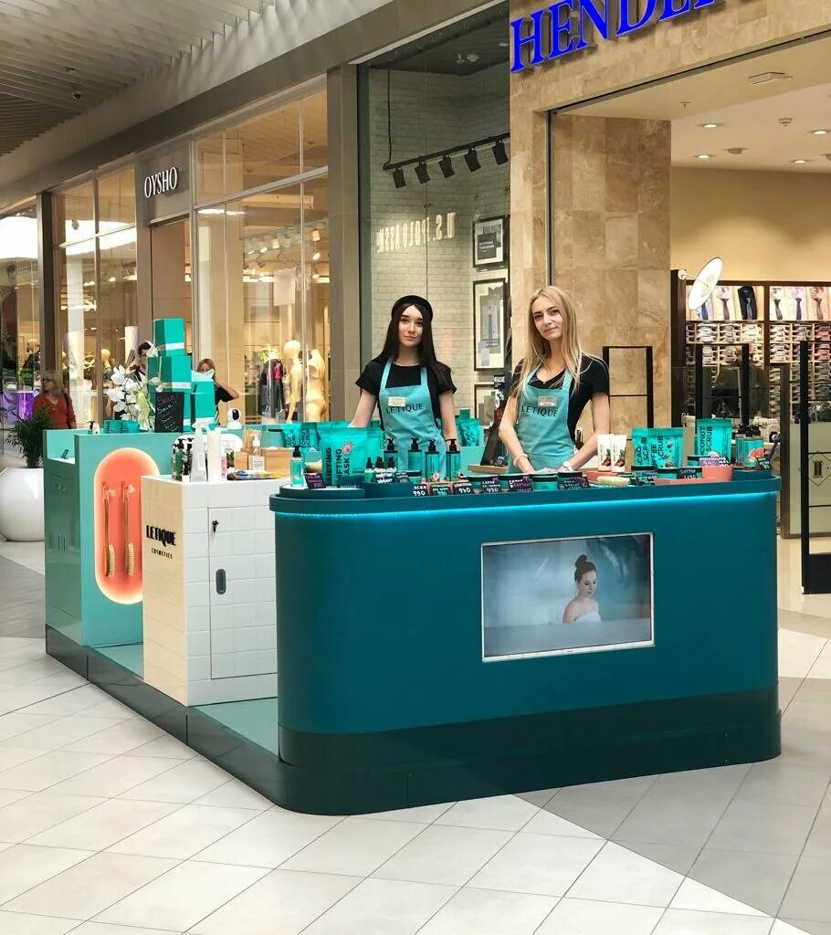 Letique cosmetics магазины. Магазин косметики москва адрес. Летик остравуи. Островок letique в москве. Корнер летик.