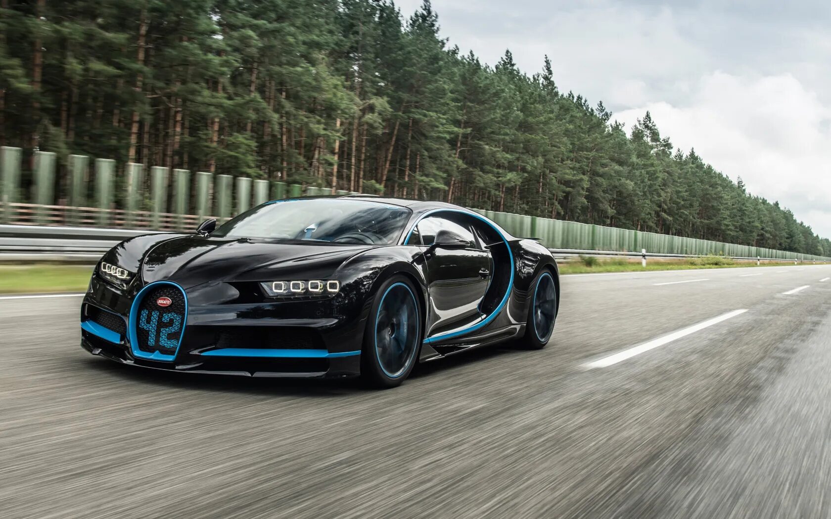 Машина bugatti chiron. Бугатти ЧИРОН. Бугатти ЧИРОН 2022. Гиперкар Бугатти ЧИРОН. Бугатти Вейрон 2022.