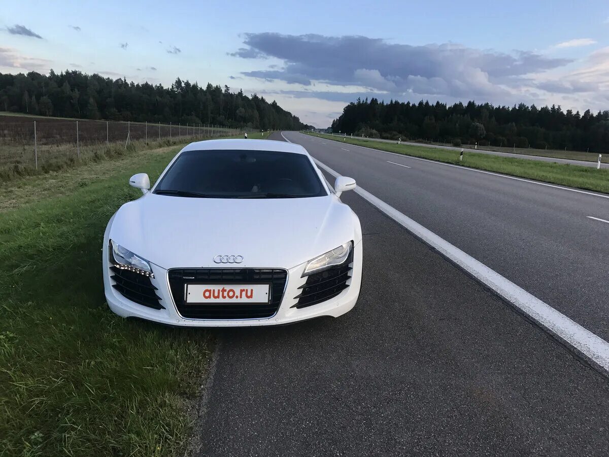 Купить ауди в нижнем новгороде. Audi r8 White. Audi r8 белая. Audi r8 v8 i (Typ 42). Audi r8 2000.