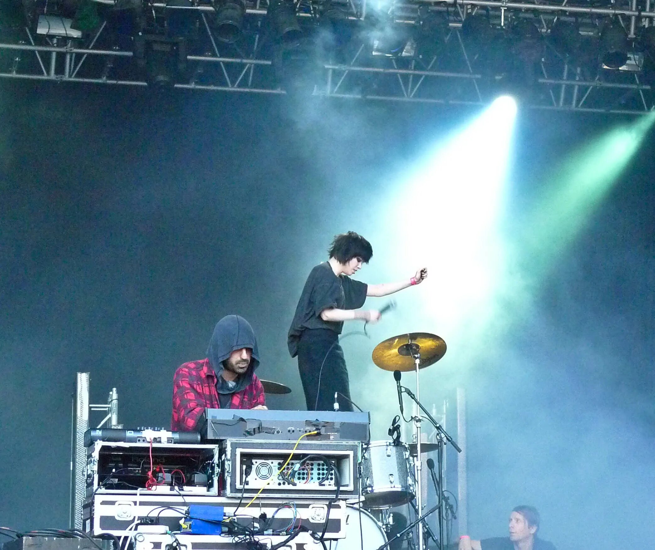 Crystal castles ii. Crystal castles char обложка. Кристал кастлс концерт. Crystal castles drums. Кристал кастелс солистка.