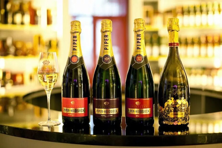 Шампанское пайпер хайдсик брют. Пайпер хайдсик бокал. Пайпер хайдсик помада. Пайпер-хайдсик кюве 1785 брют. Шампанское 1907 heidsieck.