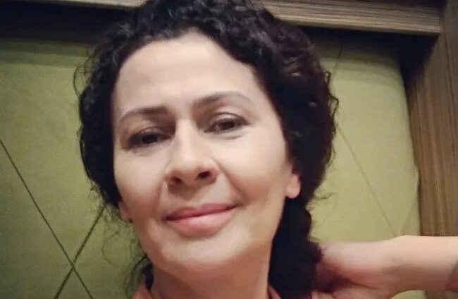 Гонджа жена алядина рсман. Гонджа джиласун в молодости. Гонджа сарыйылдыз. Гонджа джиласун в молодости. Гонджа сарыйылдыз турецкая актриса.