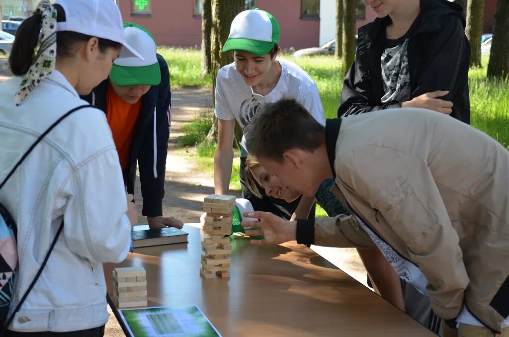 Игра по станциям в школе. Игра по станциям. Игра по станциям успех. Игра по станциям день наук. Игра по станциям для девочек -эмблема.