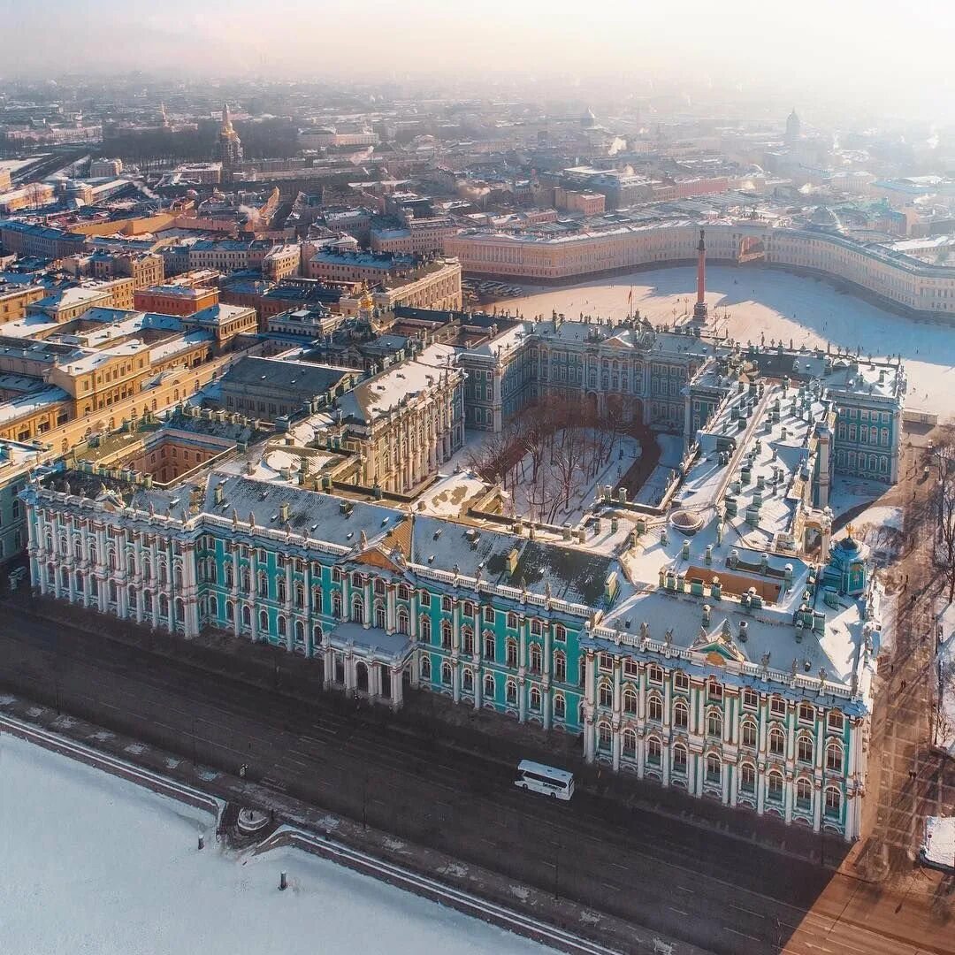 Зимний дворец Санкт-Петербург. Зимний дворец Санкт-Пете. Дворцовая площадь зимний дворец. Эрмитаж зимний дворец.