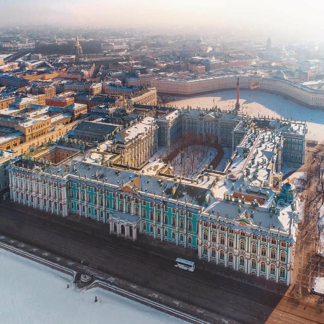 Как выглядит в санкт петербурге зимний дворец. Зимний дворец санкт-петербург. зимний дворец санкт-пете. дворцовая площадь зимний дворец. эрмитаж зимний дворец.