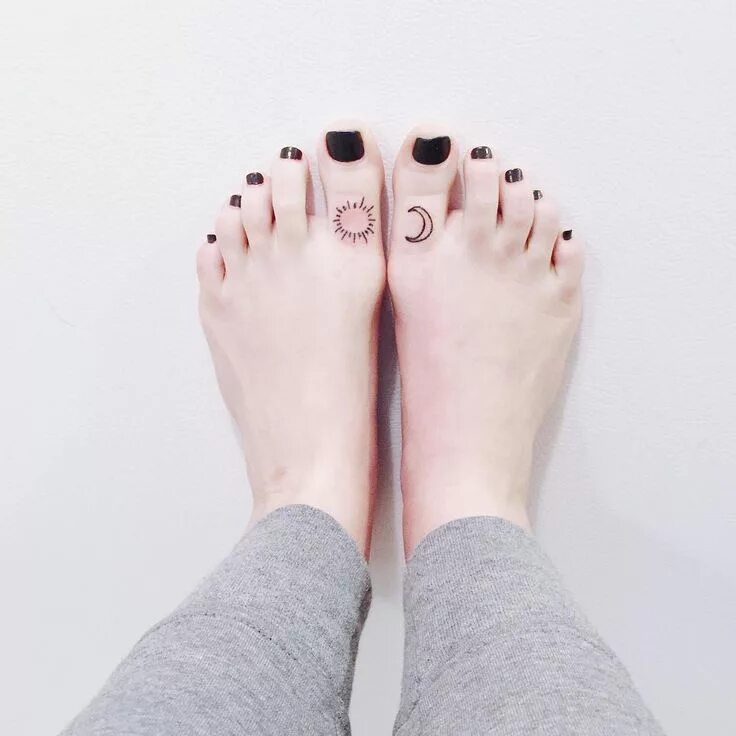 Тату на ноге у пальцев. Pierced feet. Caroline pierce feet photos. Pierced feet. Кольцо для ног.