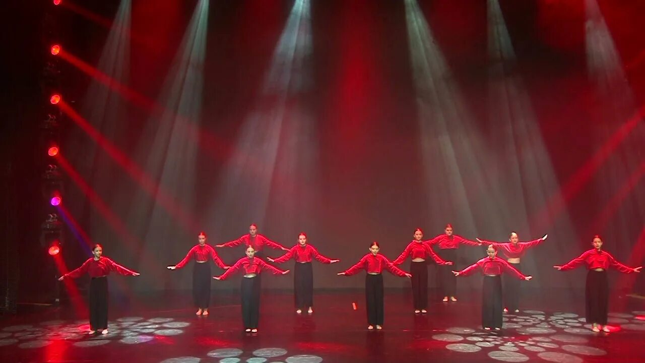Танец под песню сердечки. Танец с нитями. танец три ниточки. танец ниточка ювента. танец с шарами на нити.