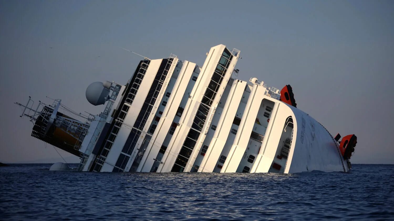 Costa concordia sinking. Огромный наполовину. Больше половины картинка. Огромный наполовину. Более половины это сколько.