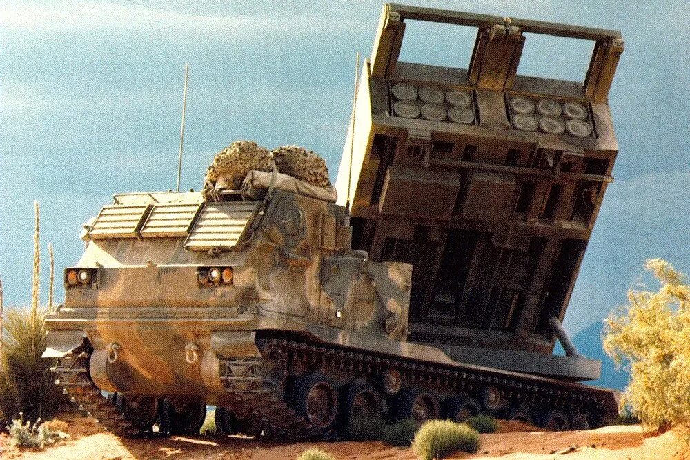 Реактивных систем залпового огня mlrs. M270 mlrs. рсзо m270. рсзо mlrs. рсзо млрс м270.