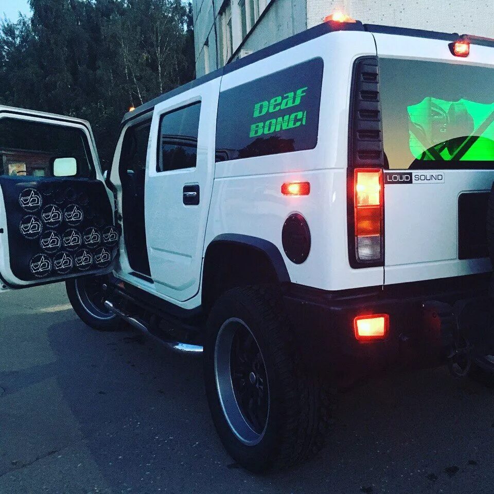 Way2loud slowed. Hummer h2 Loud Sound. Броневик альфард автозвук. Хаммер н2 лоуд саунд. Хаммер альфард.