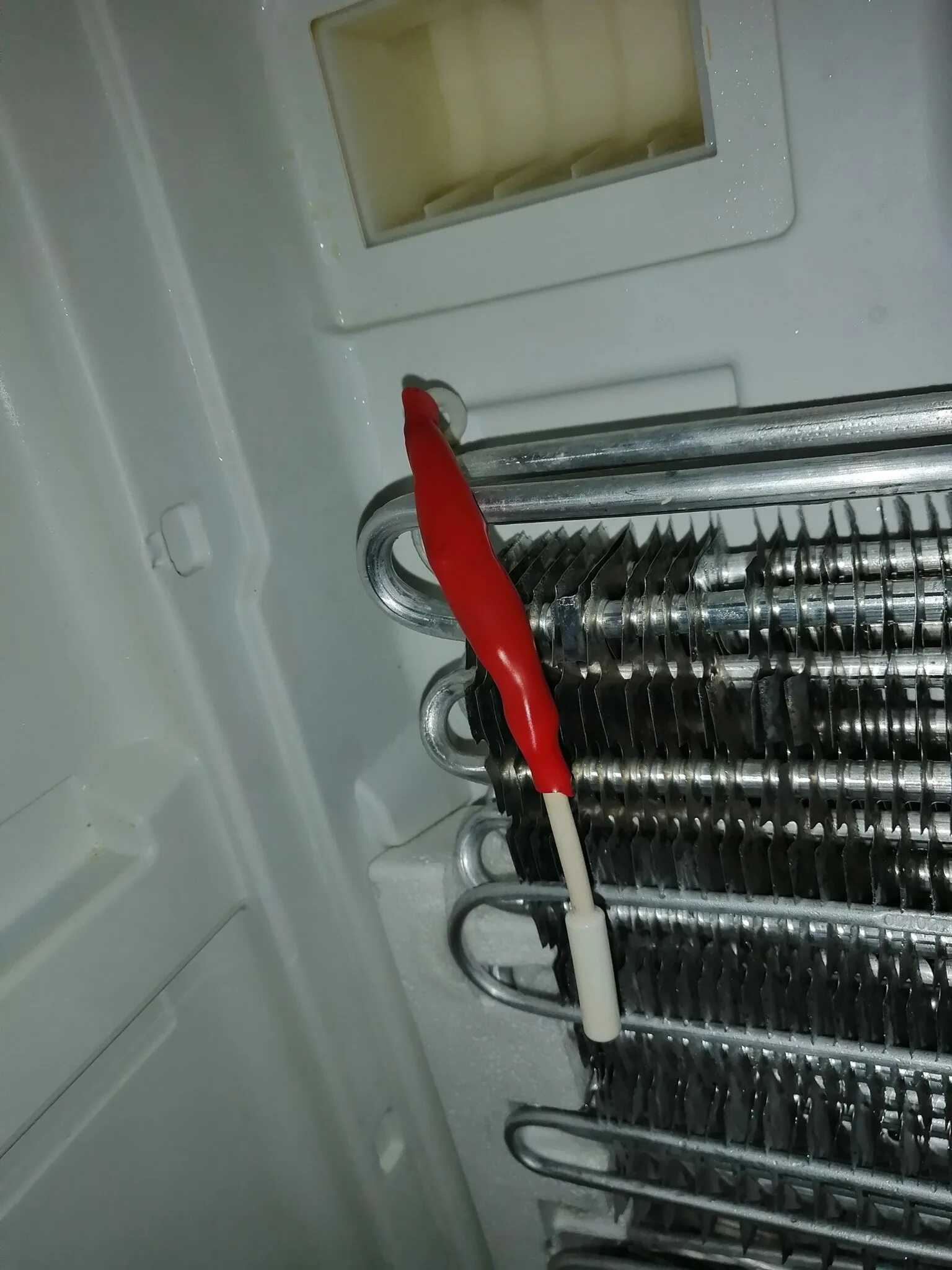 Hotpoint ariston холодильник no frost. Холодильник аристон хотпоинт двухкамерный. Ремонт холодильников аристон. Холодильник беко утечка в запененной части. Холодильник ariston mtb 4511 nf.