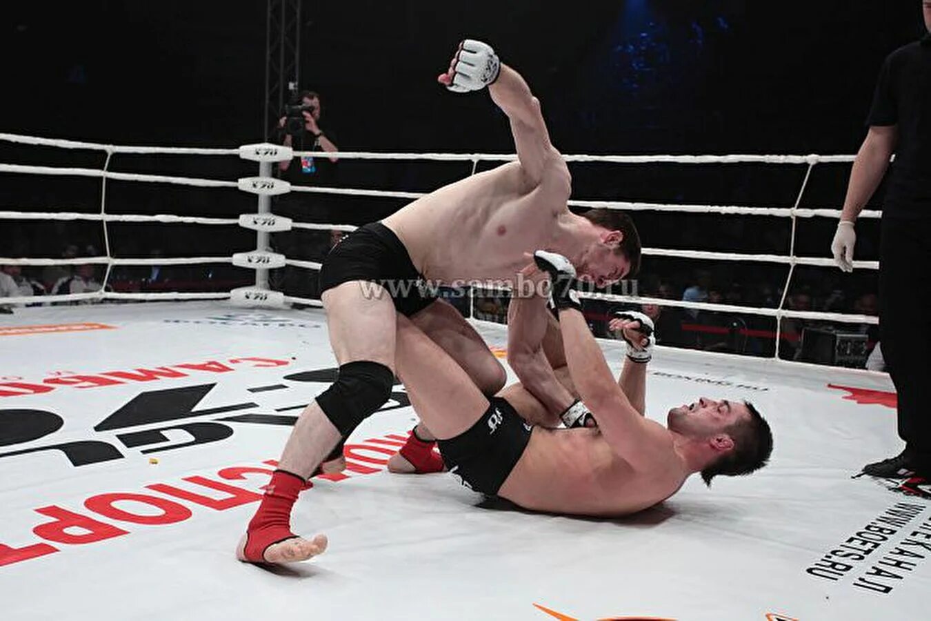 Штырков исмаилов бокс. В москве будет бой. В москве будет бой. Ufc турнир в москве. Афиша боя.