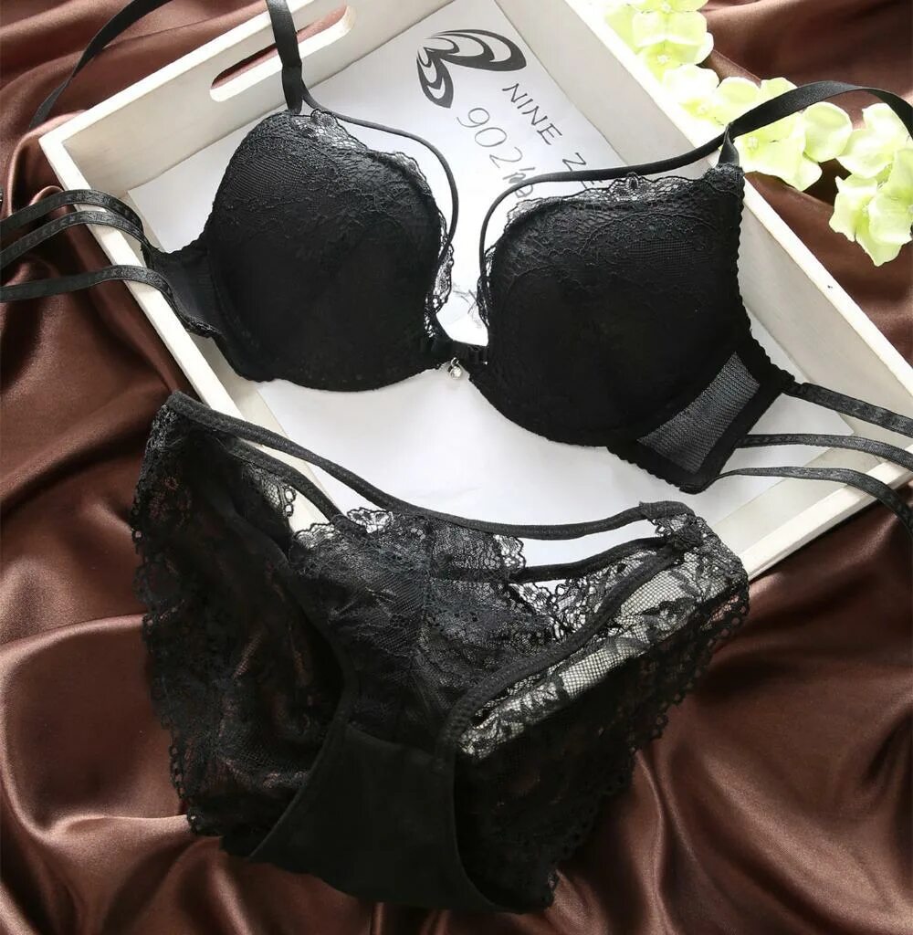 женский белье комплект модный. красивая лифчик комплект. стильного белья. кружевное белье женское. кружевное белье эстетика.