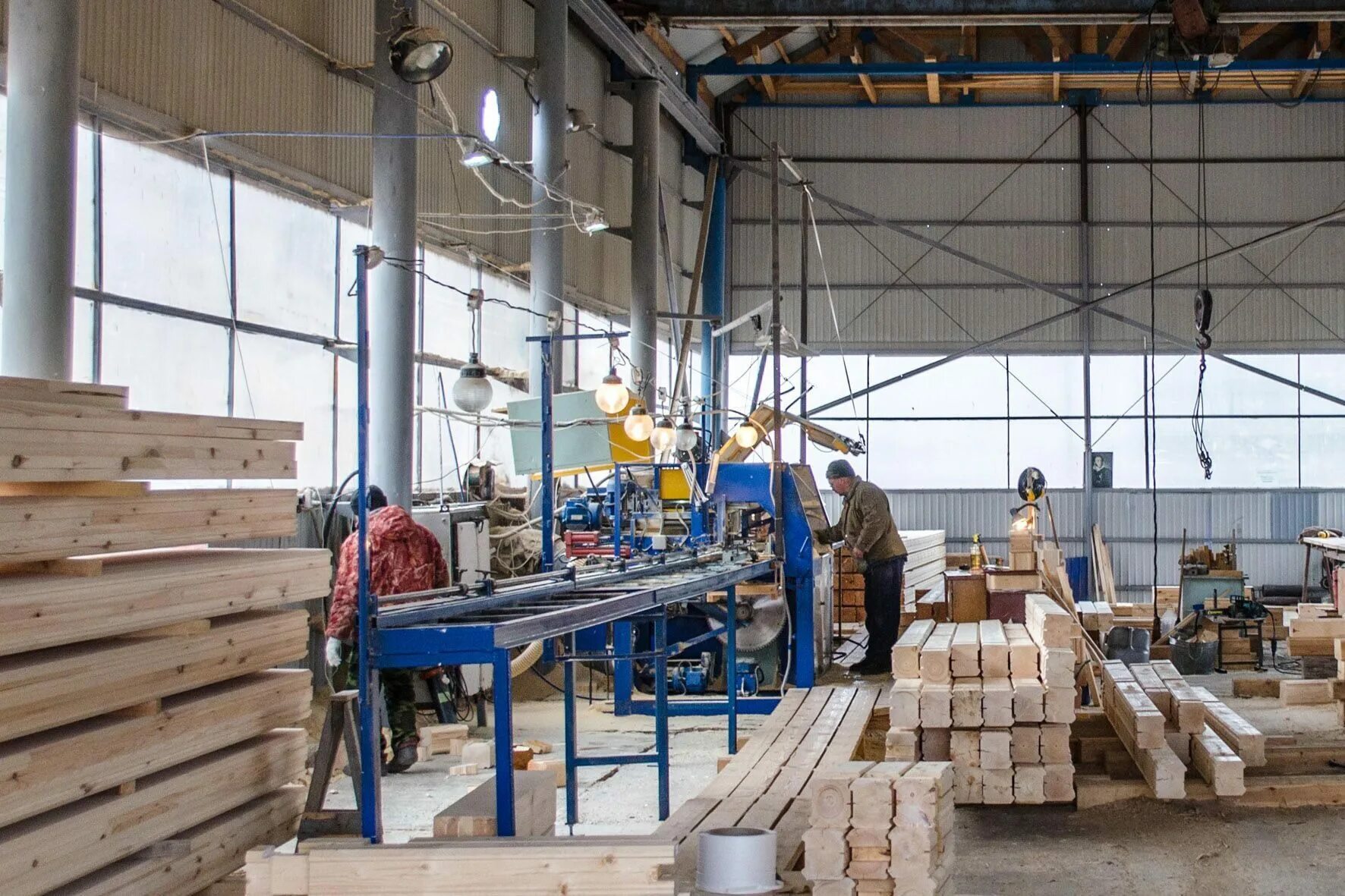 занимается производством пиломатериалов. сыктывкарскому лесопильно-деревообрабатывающему комбинату. клееная балка 150х150. занимается производством пиломатериалов. сокольский клееный брус завод.