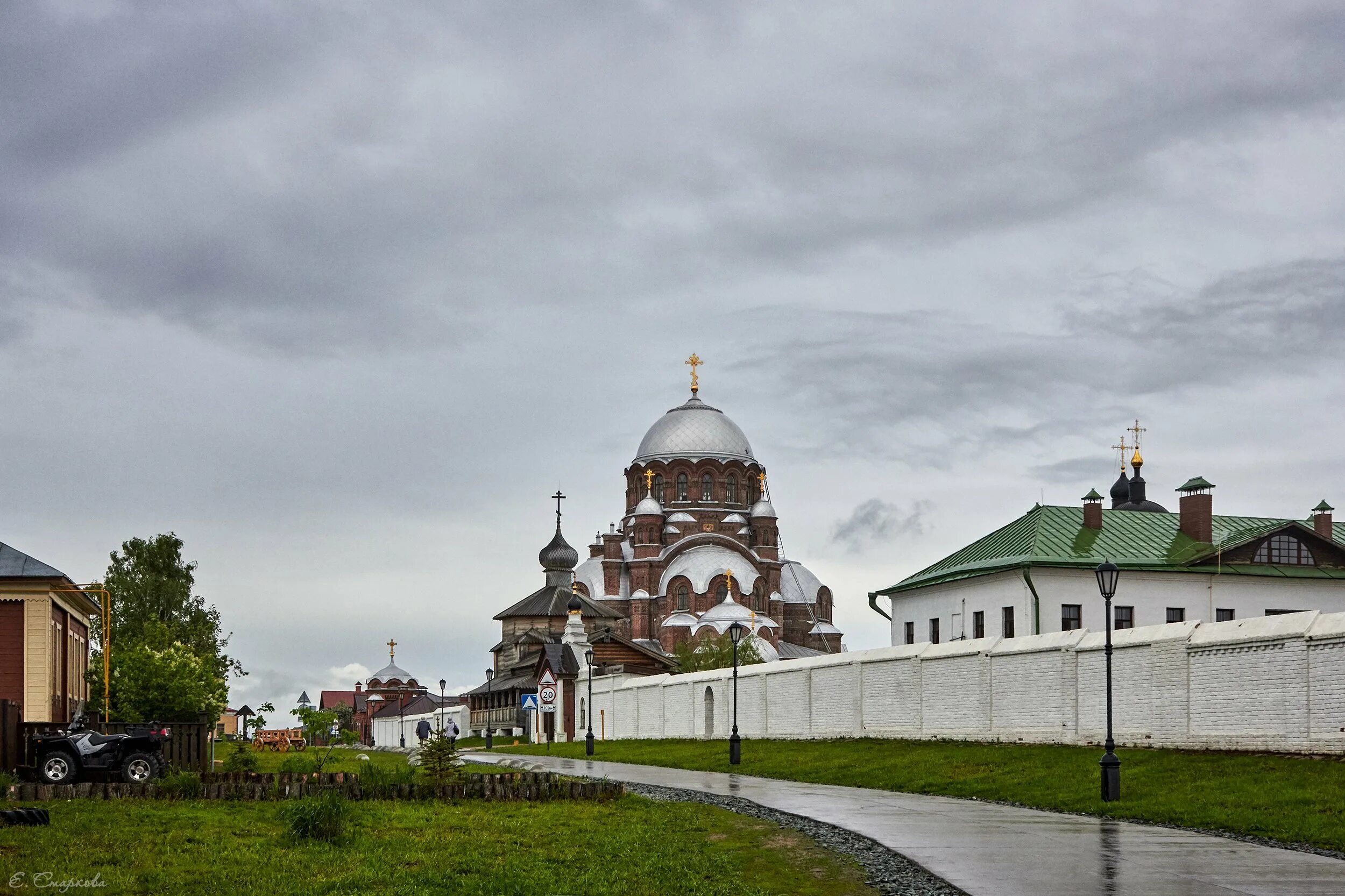 Свияжск остров-град. Свияжский Иоанно-Предтеченский монастырь Свияжск. Иоанно-Предтеченский монастырь остров град Свияжск. Остров-град Свияжск в Казани. 5 свияжск