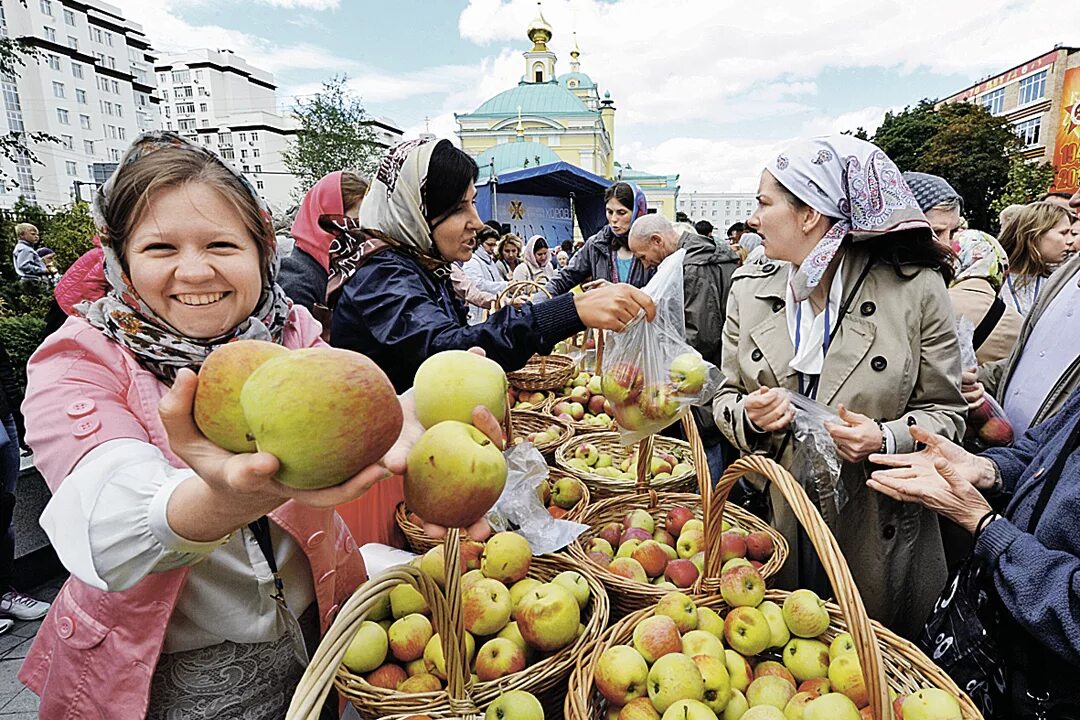 Можно ли мыться в яблочный спас. Яблочный спас. яблочный спас празднование. яблочный спаси церковь. яблочный спас в храме.