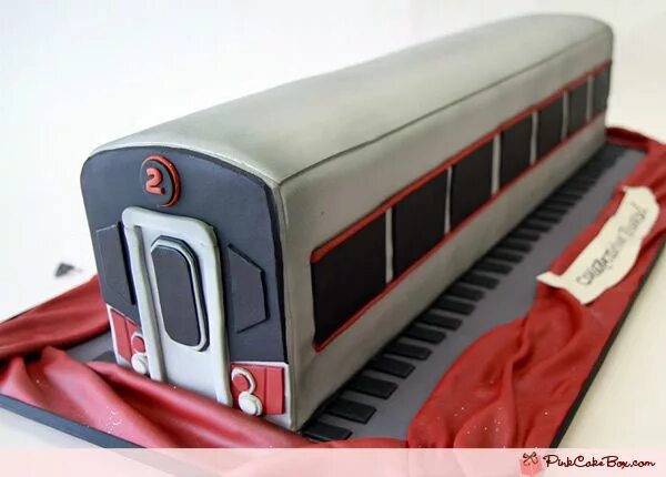 Торт метро купить. Торт с поездом. Поезд из мастики. Торт в виде поезда. Торт поезд с вагонами.