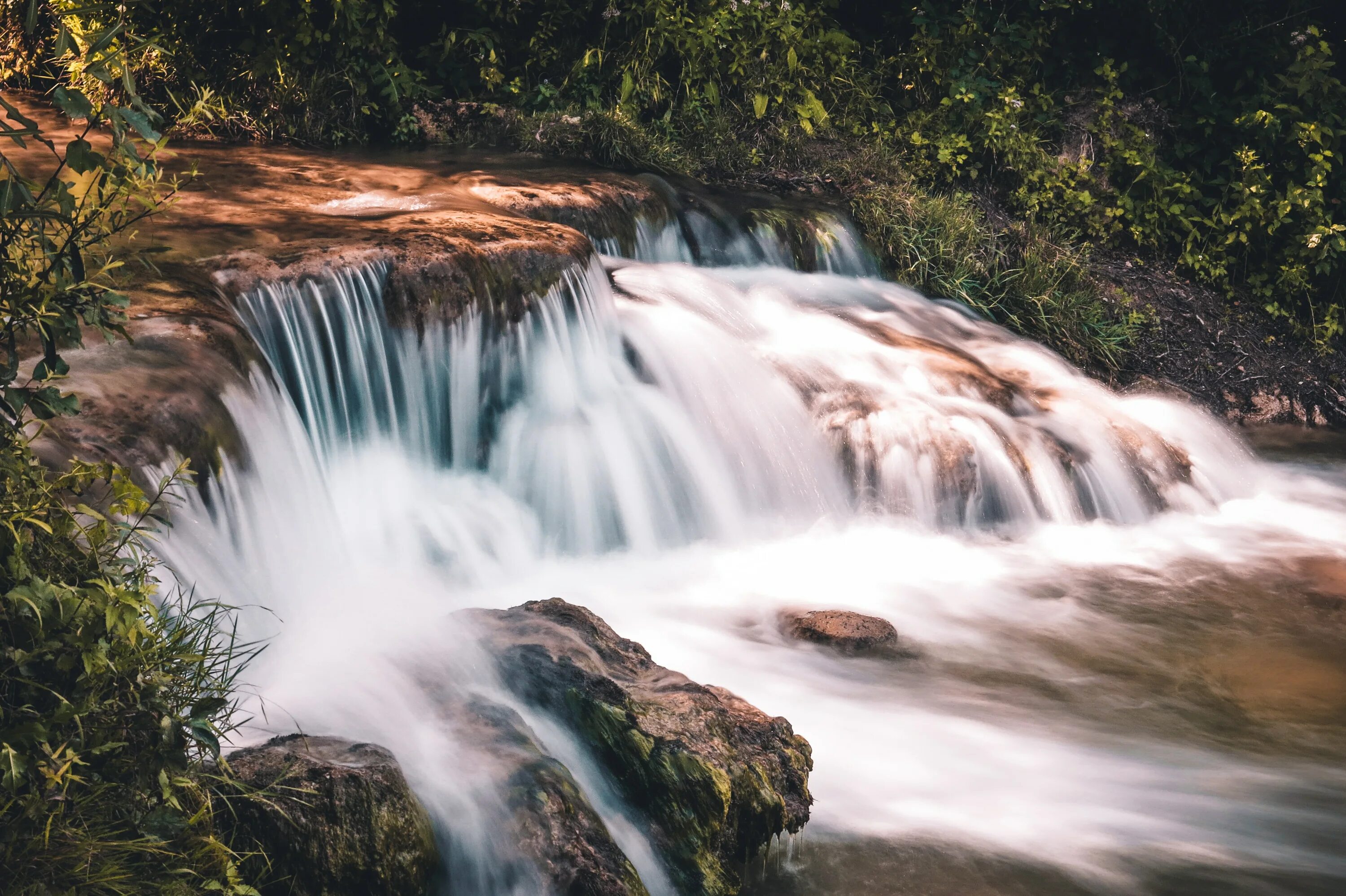 Естественные потоки воды река. Водопад Асилан. Естественные водопады. Естественные потоки воды. Водопад во сне.