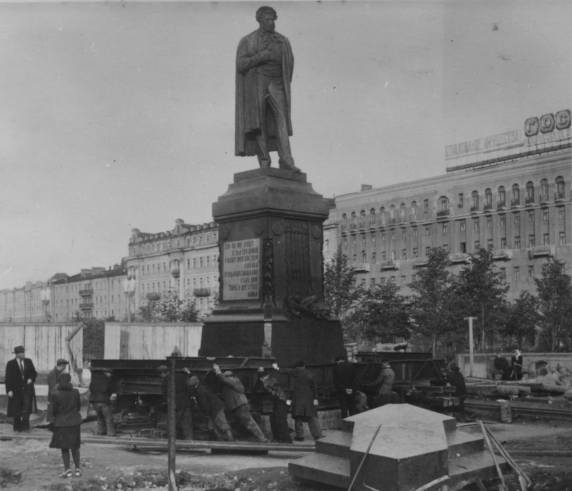 Какой памятник установить советский. Перенос памятника Пушкину с Тверского бульвара. Памятник а. с. Пушкину (Москва, Пушкинская площадь). Страстной бульвар памятник Пушкину. Памятник Пушкину на страстном бульваре в Москве.