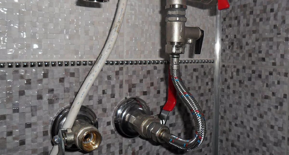 Гибкая подводка с водорозеток к раковине. Как подключить смеситель к воде. Жесткая подводка для смесителей damixa 13033. Гибкая подводка для смесителя. Как подключить смеситель к воде.