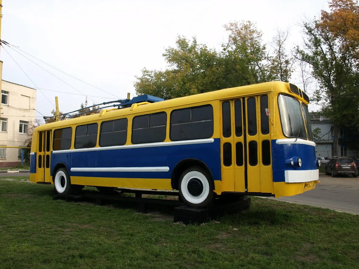 Троллейбус 5 могилев. Зиу-5 троллейбус. троллейбус в депо тула. тульское троллейбусное депо. троллейбус украина.