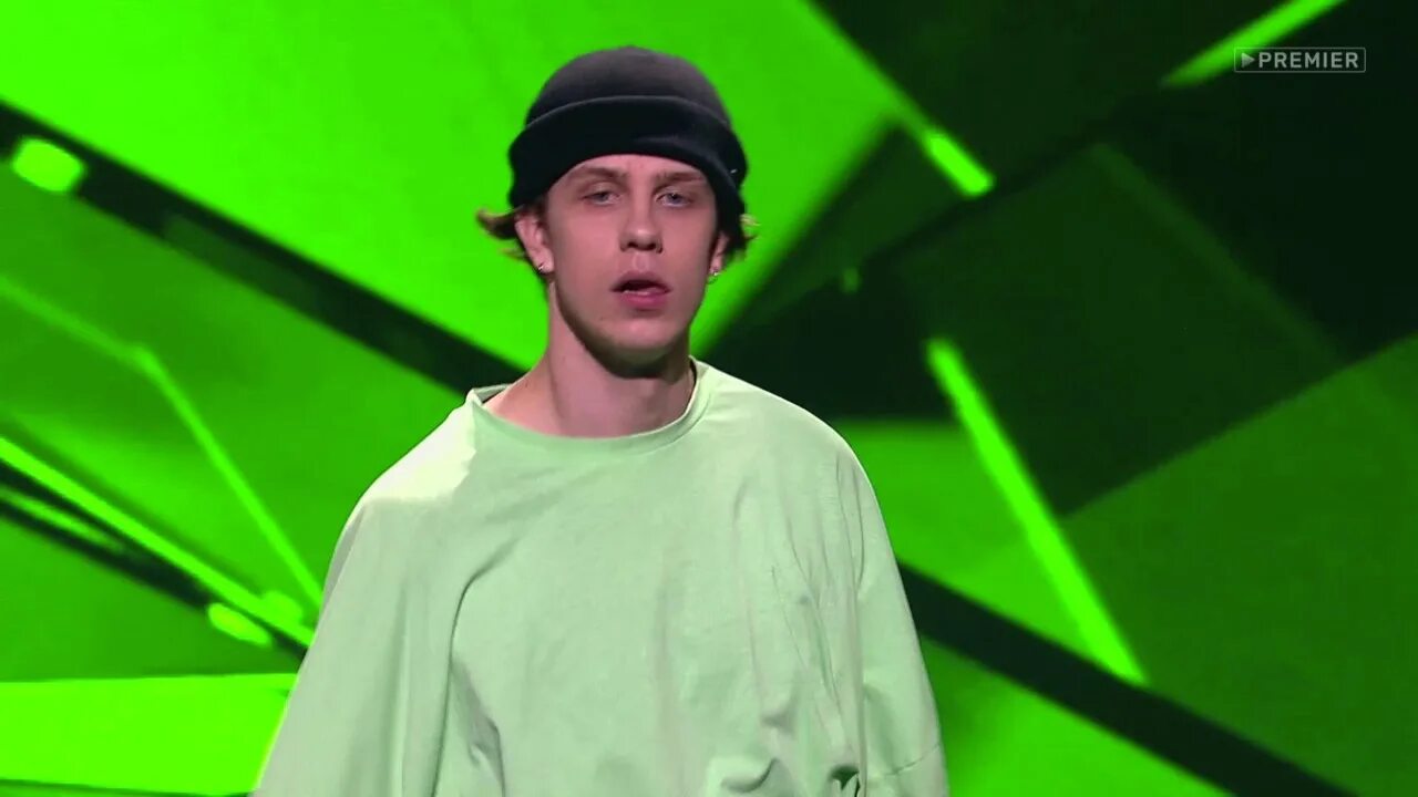 Две девочки из квн украина. Артема танцует. Васко насонов танцы на тнт. Артема танцует. Артема танцует.