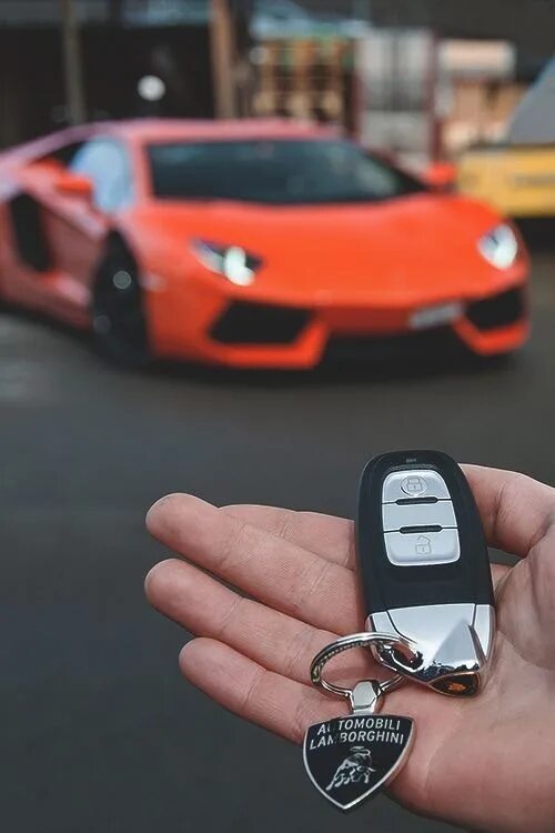 Включи машину ключ. Lamborghini Aventador ключи. Ключ от Ламборгини Хуракан. Ключ Ламборджини Урус. Ключ Ламборгини авентадор ключ.