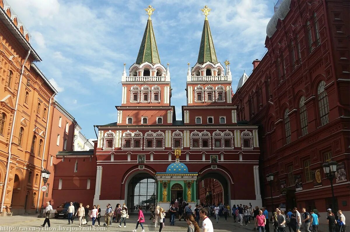 Воскресенские ворота и иверская часовня. Красные ворота казань. Воскресенские ворота кремля. Метро красные ворота выходы. Московские красные ворота.
