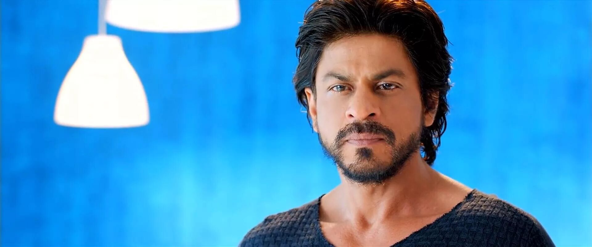 Индийский фильм с новым годом шахрукх кхан. Шахрукх кхан с новым годом. Шахрукх кхан с новым годом. Шахрукх кхан обои. Шах рукх кхан с новым годом.