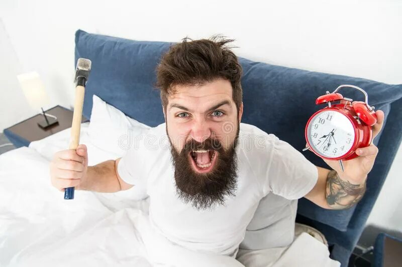 Hate wake. Человек утром. с утра злой человек. ненавижу рано вставать. wake up с бородой.