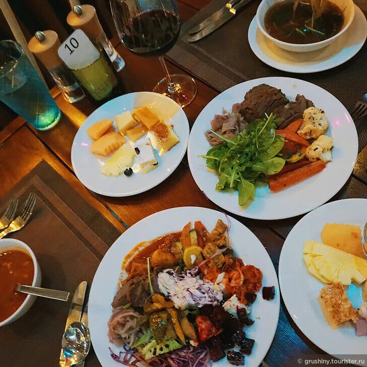 Мальдивы меню. Hotel rocket cafe маафуши. мальдивы остров маафуши магазин рестораны. hot bite maafushi меню.