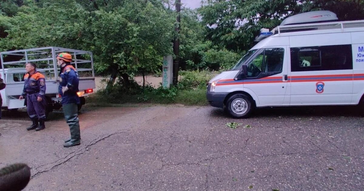 Машина службы спасения. Убийство в Туапсинском районе. Сочи поисково спасательный отряд нашли людей. Происшествия Новомихайловский Туапсинского района. Пропавший среди людей