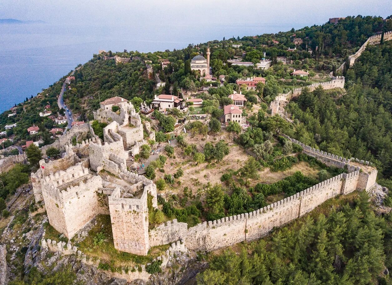 Аланья порт. Аланья крепость. Аланийская крепость турция. Аланья крепость. Крепость клеопатры в алании.