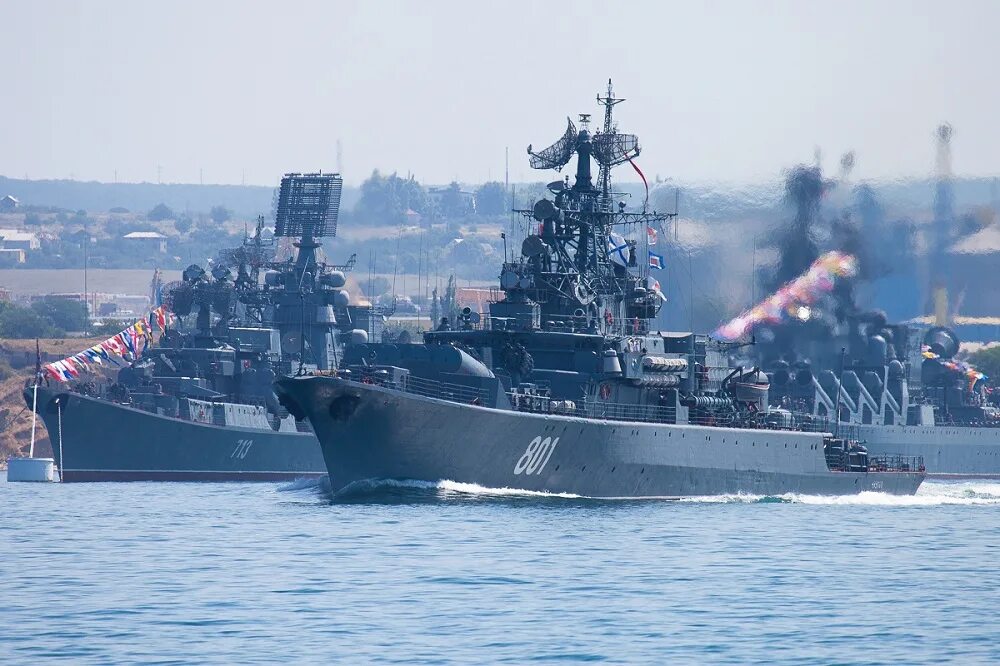 Флот чф. Черноморский флот ВМФ России. Военный корабль БДК Азов. Корабли Черноморского флота ВМФ России. ЧФ ВМФ РФ.